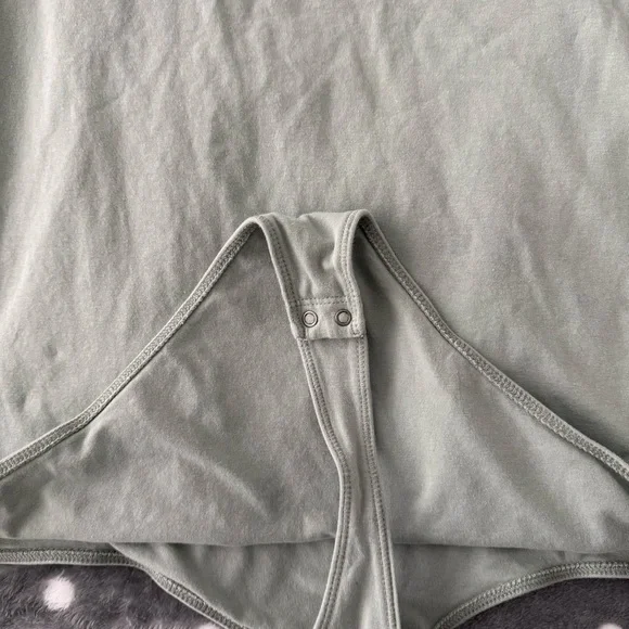 Abercrombie & Fitch Light Green Short Sleeve Bodysuit - Picture 2 of 3